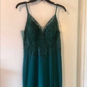 Elegant Green Lace Evening Dress